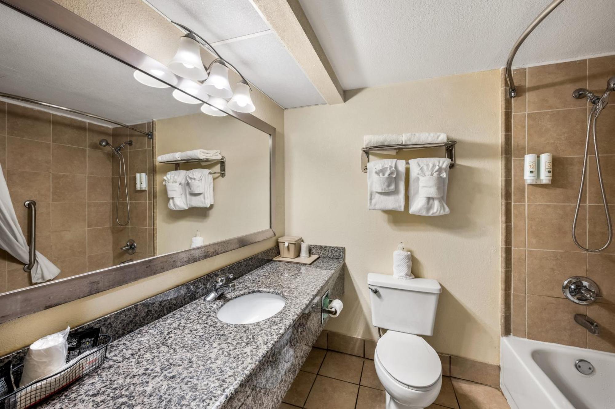 Inn Quality I-81 Exit 23 2*